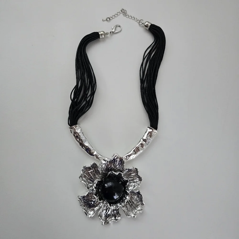 NWT Black Antique Silver Metal Flower Pendant Faux Leather Necklace Set